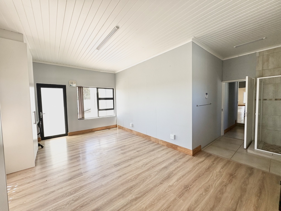 4 Bedroom Property for Sale in Pearl Bay Western Cape